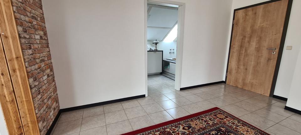 Dachgeschoßwohnung Grünsfeld - 2.5 Zimmer, 106 m&sup2;, 900&euro; | Angebot:25809966