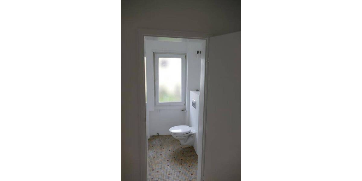 DG mit Balkon: helle großzügige 3-Zimmer + Wohnküche + Bad + GästeToilette, keine Schrägen,zentral 3 zimmer