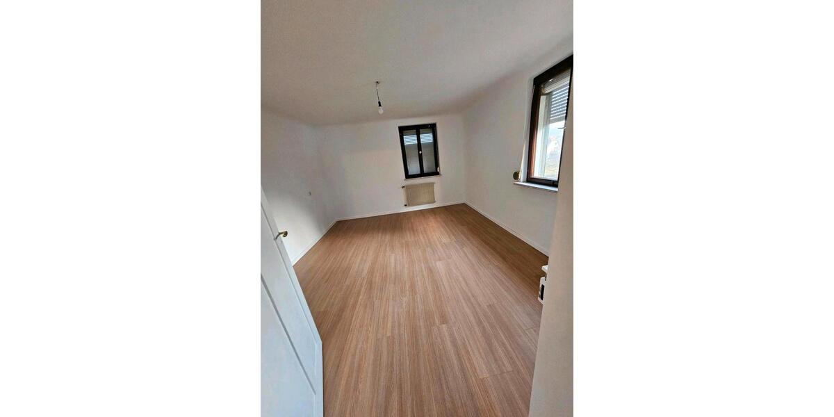Etagenwohnung Ammerbuch - 5 Zimmer, 180 m&sup2;, 1.800&euro; | Angebot:26032202
