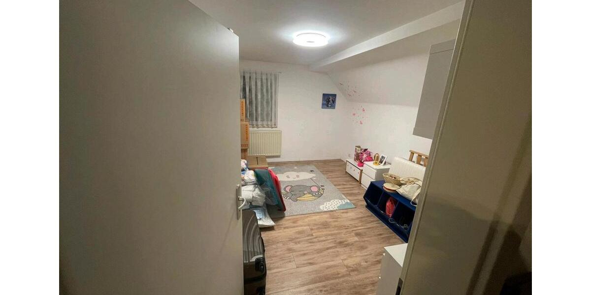 Etagenwohnung Michelau in Oberfranken - 4 Zimmer, 130 m&sup2;, 750&euro; | Angebot:25986589