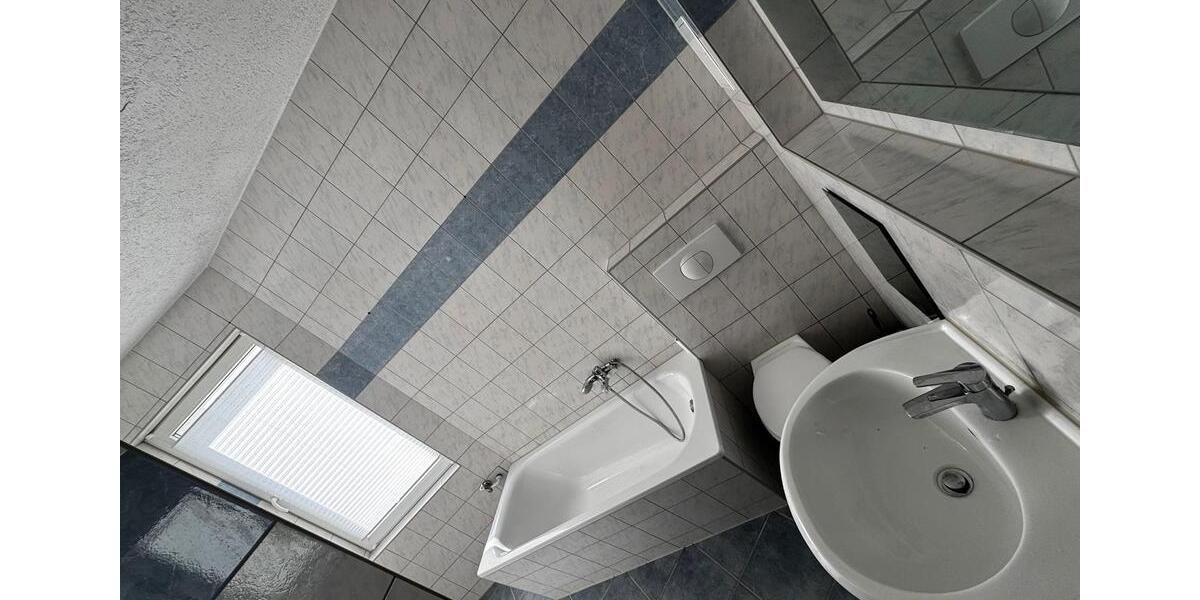 Etagenwohnung Crimmitschau - 4 Zimmer, 100 m&sup2;, 520&euro; | Angebot:25613113