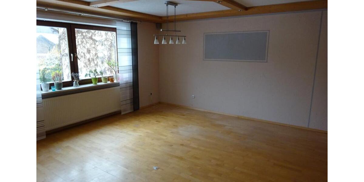 Erdgeschoßwohnung Runding - 3 Zimmer, 99 m&sup2;, 600&euro; | Angebot:26019963