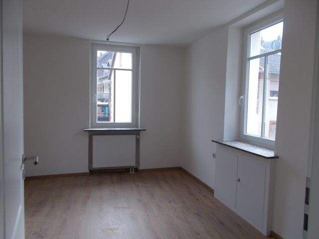 Schicke Wohnung in Top Zustand mit, überdachtem Balkon im 1. OG eines 3 FHS in St. Ingbert - Rohrbach
