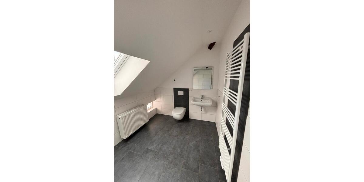 Dachgeschoßwohnung Apolda - 3 Zimmer, 62 m&sup2;, 775&euro; | Angebot:25637372