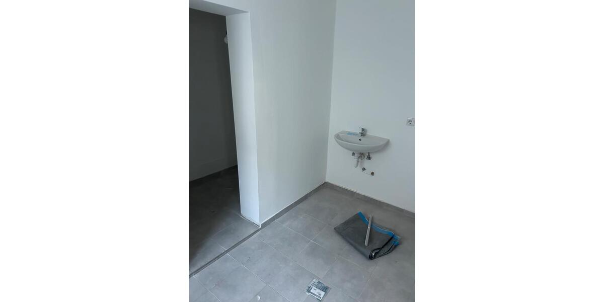 Kernsaniertes Haus mit 140 m² und 2 Stellplätzen zu vermieten 6 zimmer