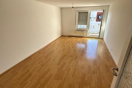 3 Zimmer Wohnung mit EBK und Balkon zum Vermieten