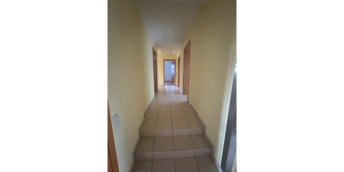 Dachgeschoßwohnung Niedenstein - 4 Zimmer, 94 m&sup2;, 600&euro; | Angebot:25340606