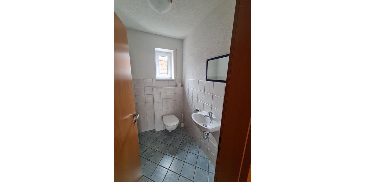 Dachgeschoßwohnung Schwarzach am Main - 6.5 Zimmer, 144 m&sup2;, 1.350&euro; | Angebot:25353316