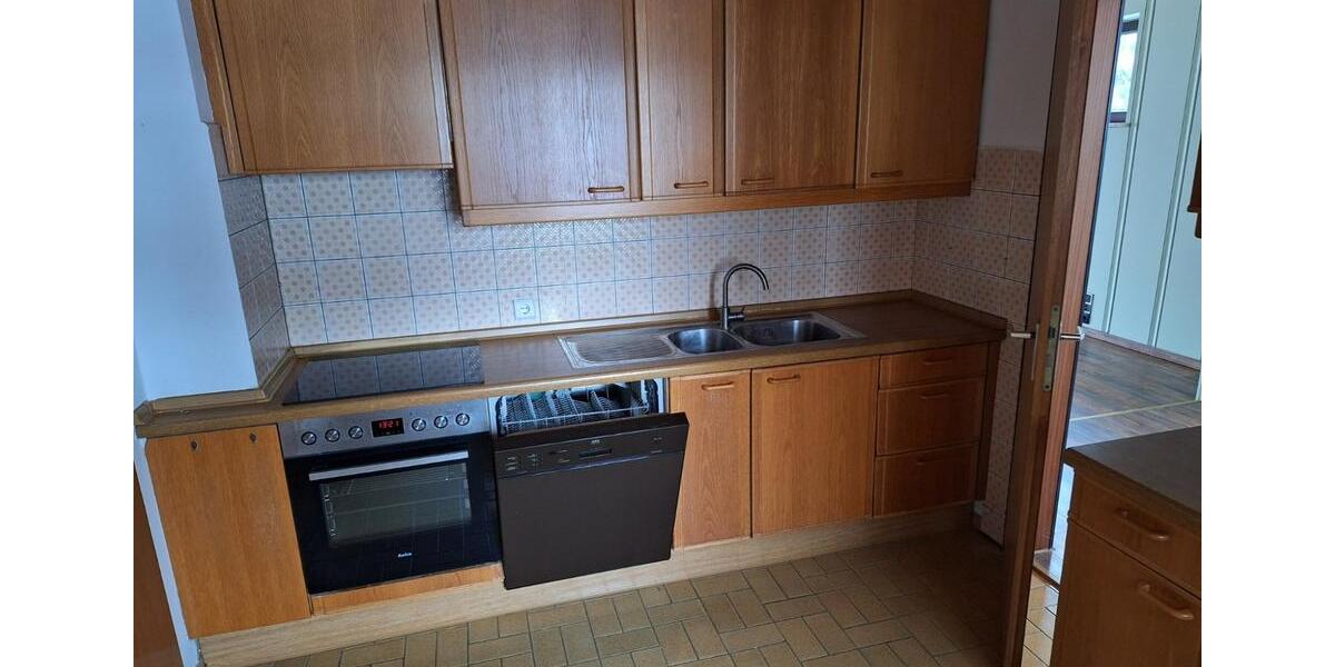 Erdgeschosswohnung mit Keller, Terrasse, Garage und Garten 3 zimmer