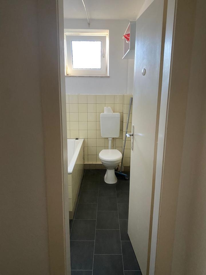 2 Zimmer - Wohnung Frisch Saniert! Mit Balkon