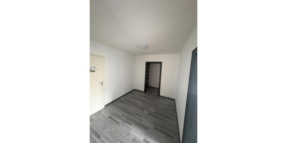 Etagenwohnung Ehringshausen - 2 Zimmer, 70 m&sup2;, 860&euro; | Angebot:25934571