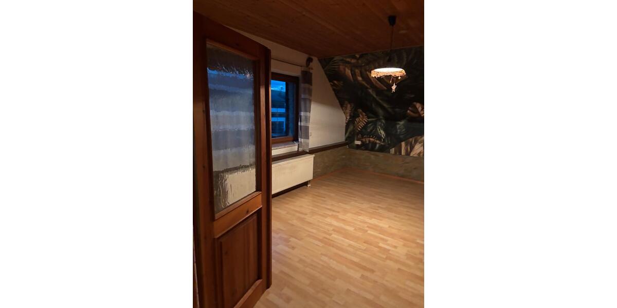 Hochparterre Waldböckelheim - 5 Zimmer, 141 m&sup2;, 1.250&euro; | Angebot:24865602