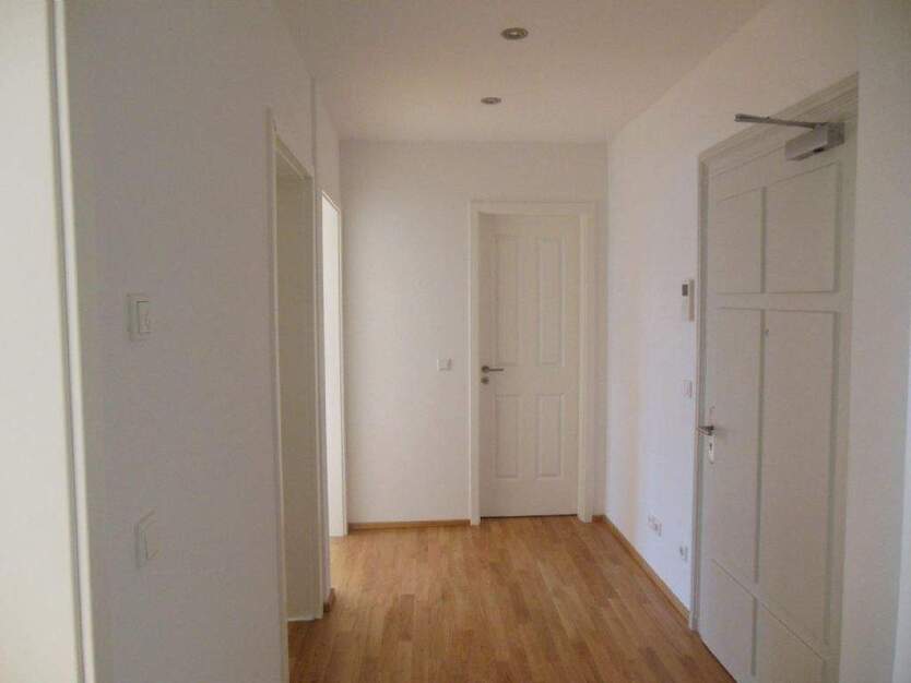 ZentrumOst - Tolle 2-Zi.-Whg., 2 Balkone, ParkettFuBoHeizg. und Lift! 2 zimmer