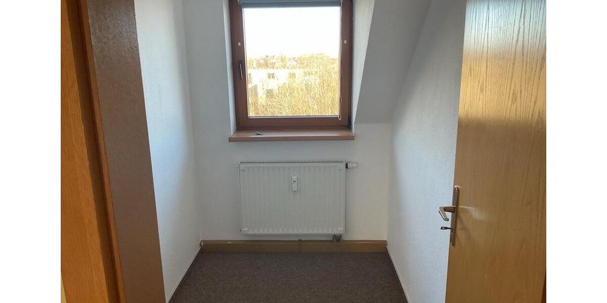 Dachgeschoßwohnung Glauchau - 3 Zimmer, 93 m&sup2;, 545&euro; | Angebot:24473680