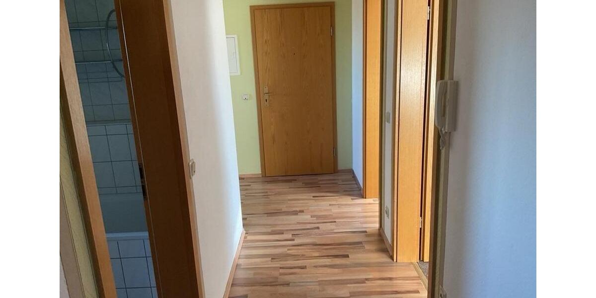 Dachgeschoßwohnung Glauchau - 3 Zimmer, 93 m&sup2;, 600&euro; | Angebot:24473680