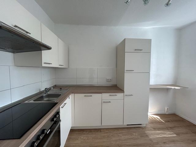 ---Sanierte 3-Raum Wohnung mit Einbauküche in Lusan--- zimmer