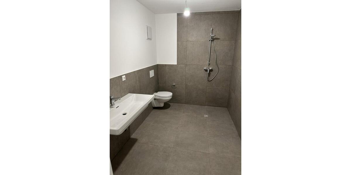 Etagenwohnung Eichendorf - 3 Zimmer, 100 m&sup2;, 1.000&euro; | Angebot:23849317