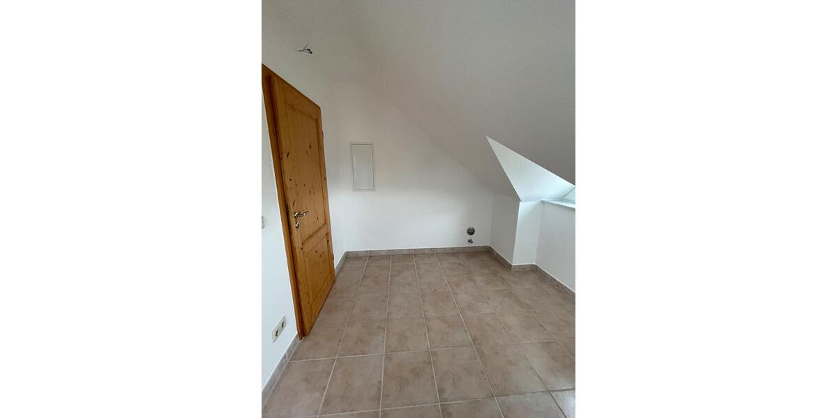 Dachgeschoßwohnung Tangerhütte - 4 Zimmer, 160 m&sup2;, 1.000&euro; | Angebot:26461435