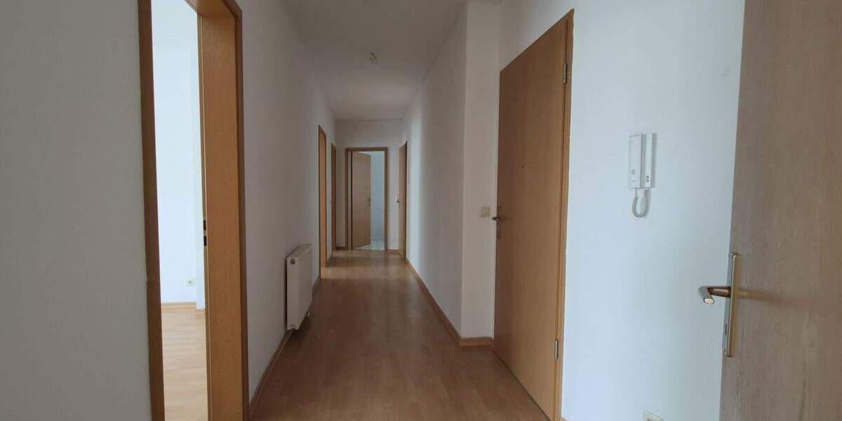 Etagenwohnung Weißenfels - 3 Zimmer, 89 m&sup2;, 530&euro; | Angebot:25050969