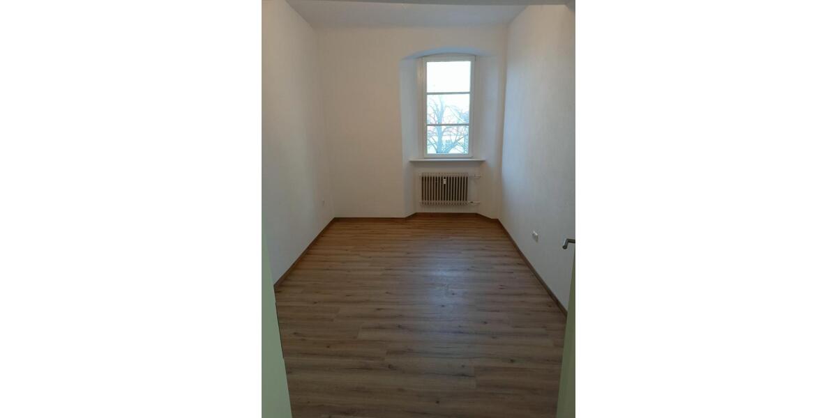 Etagenwohnung Bad Königshofen im Grabfeld - 4 Zimmer, 93 m&sup2;, 740&euro; | Angebot:25807330