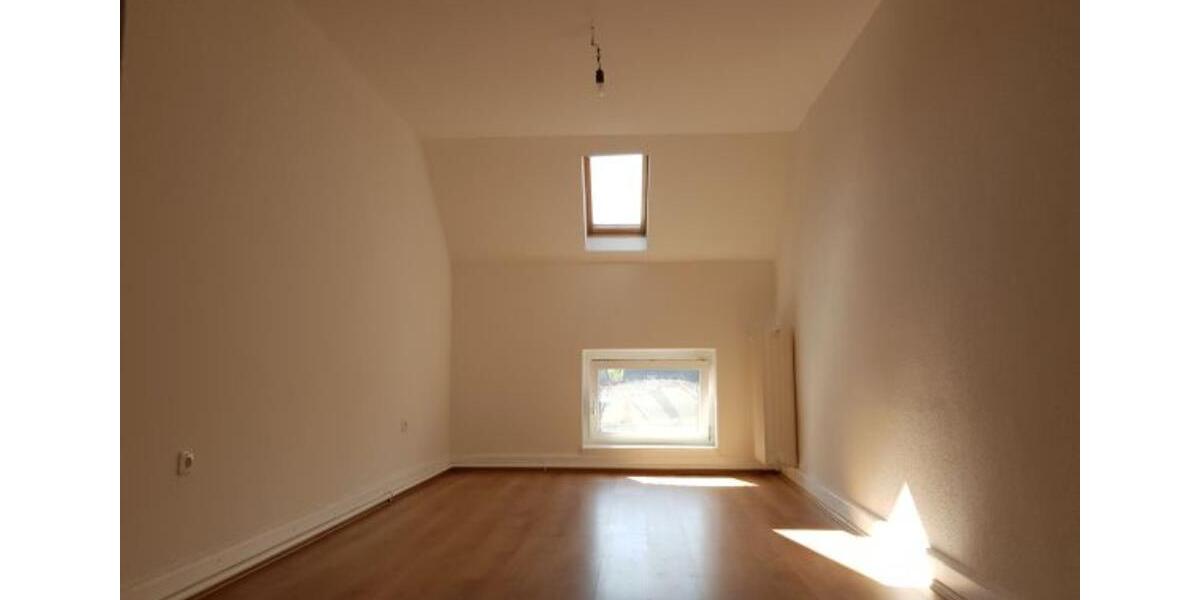 Dachgeschoßwohnung Frankfurt am Main Unterliederbach - 4 Zimmer, 81 m&sup2;, 800&euro; | Angebot:24694116