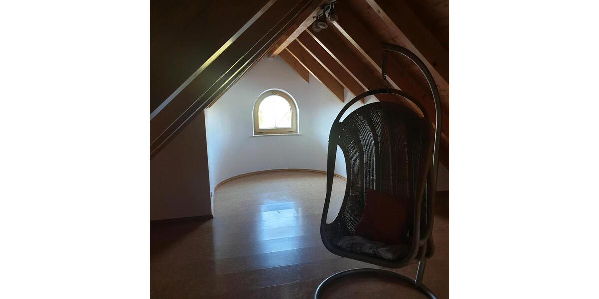 Dachgeschoßwohnung Herrieden - 3.5 Zimmer, 150 m&sup2;, 1.180&euro; | Angebot:25326585