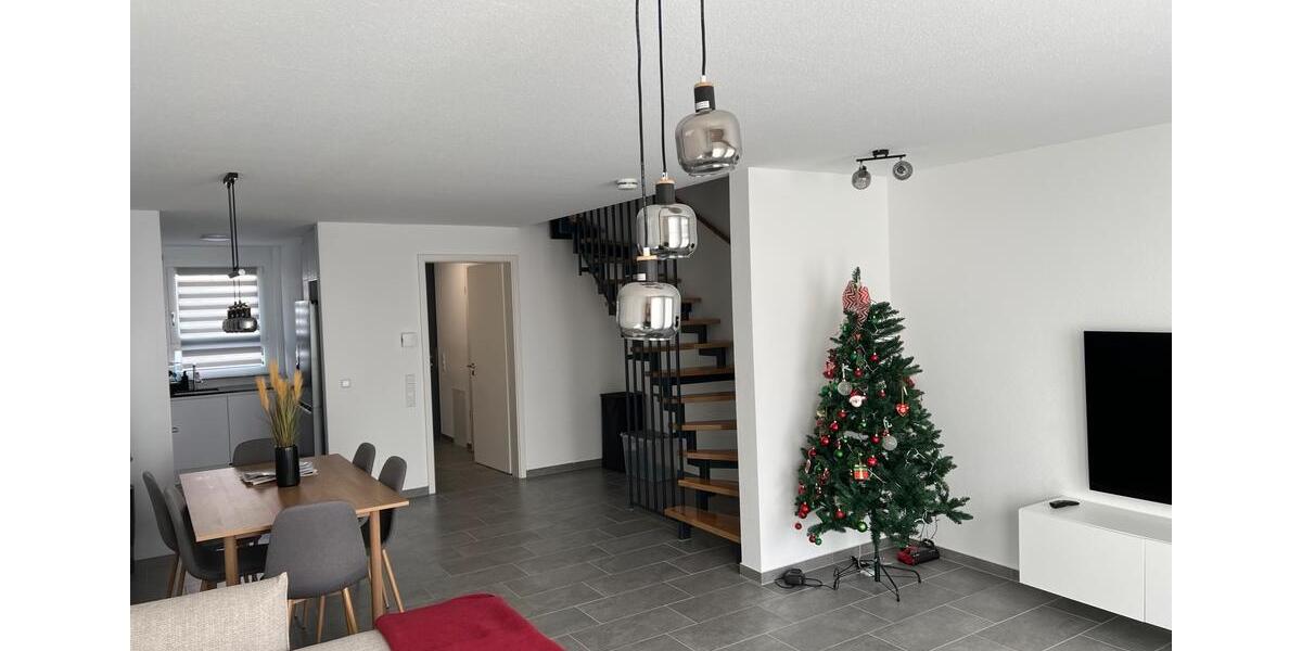 Etagenwohnung Esslingen am Neckar Brühl - 5 Zimmer, 127 m&sup2;, 2.500&euro; | Angebot:25292623