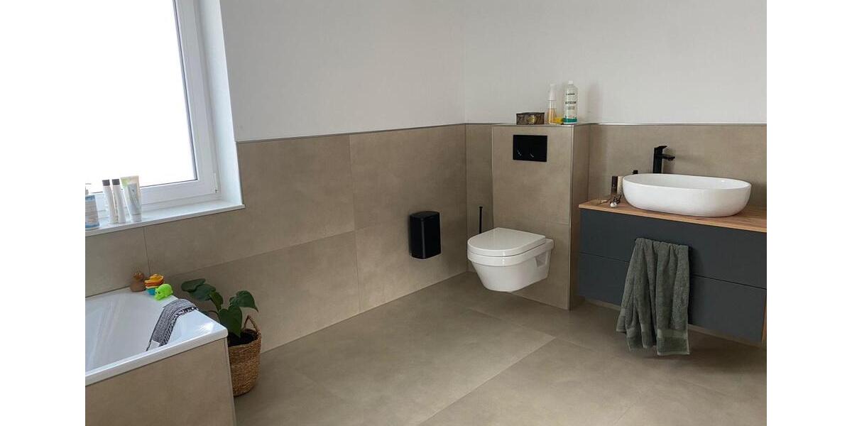 Etagenwohnung Lage - 4 Zimmer, 108 m&sup2;, 1.100&euro; | Angebot:26289105