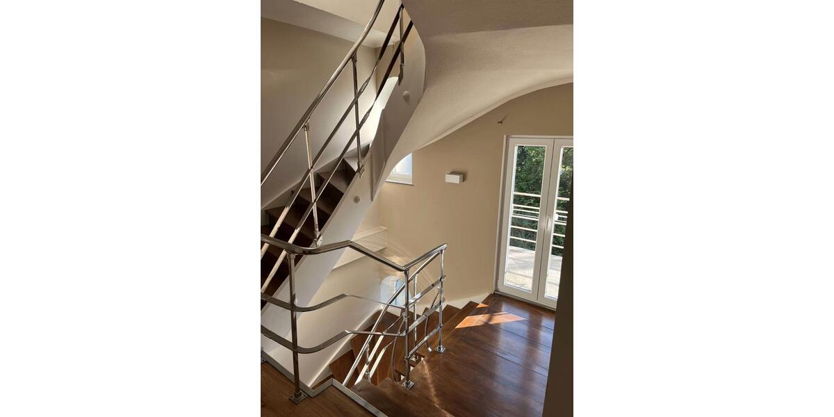 Villa Mayen - 10 Zimmer, 240 m&sup2;, 2.800&euro; | Angebot:27620035