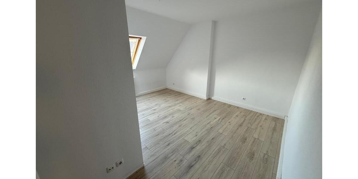 Wunderschöne 4-Raum-DG-Wohnung mit Balkon in Greiz direkt im Stadtzentrum 4 zimmer