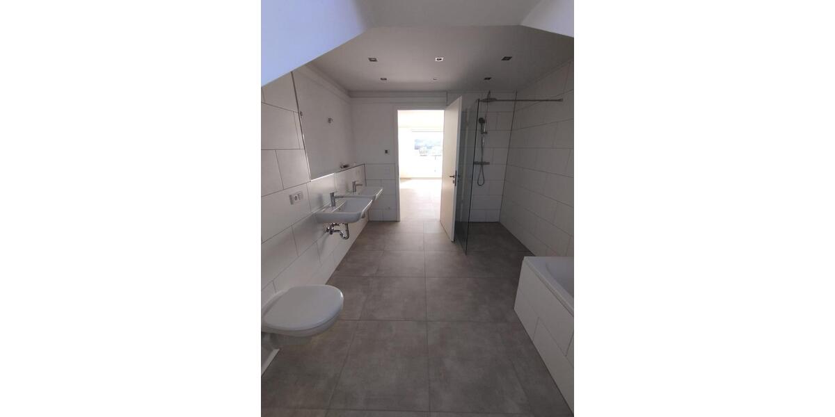 Dachgeschoßwohnung Obernburg am Main - 4 Zimmer, 113 m&sup2;, 1.440&euro; | Angebot:25432034