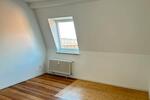 Dachgeschoßwohnung Kiel Neumühlen-Dietrichsdorf - 3.5 Zimmer, 82 m&sup2;, 809&euro; | Angebot:26279442