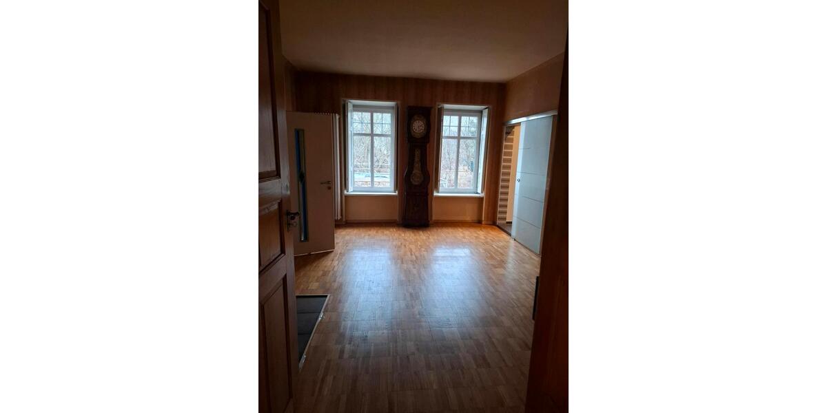 Dachgeschoßwohnung Sankt Wendel - 6 Zimmer, 185 m&sup2;, 1.300&euro; | Angebot:24844455
