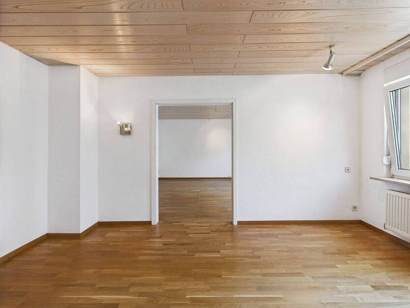 Zentrales Wohnen in Stuttgart-Ost: Charmante 4-Zimmer-Wohnung mit Stellplatz 4 zimmer
