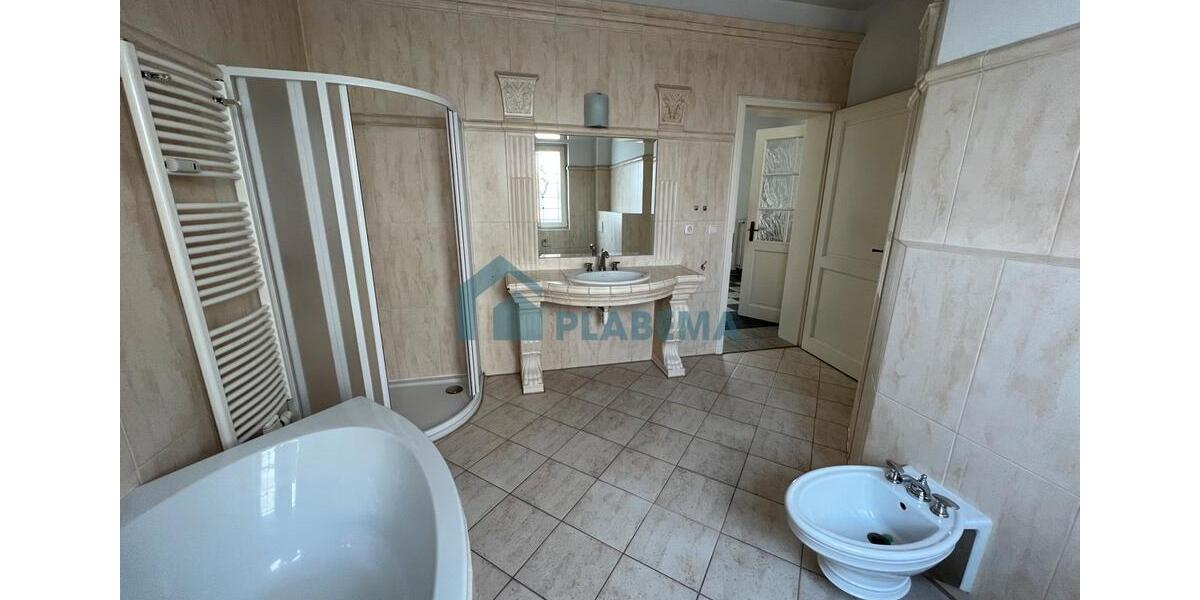 Erdgeschoßwohnung Güstrow - 3 Zimmer, 132 m&sup2;, 1.384&euro; | Angebot:26182631