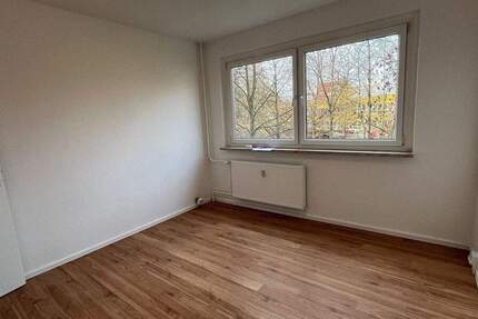 Wohnung Zwickau Neuplanitz - 3 Zimmer, 60 m&sup2;, 250&euro; | Angebot:26826640