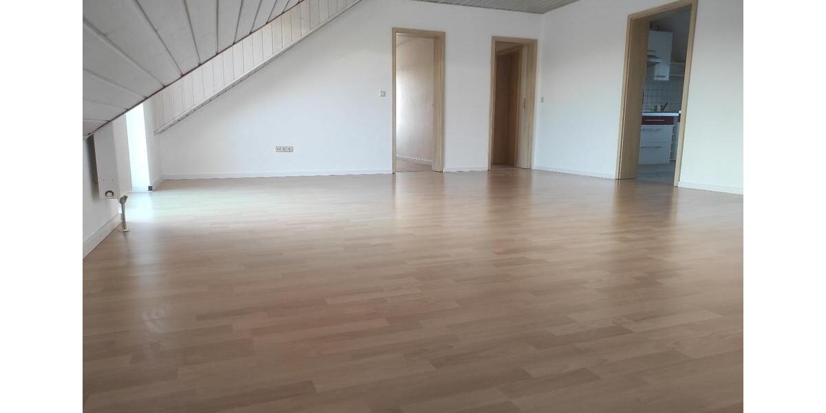 Dachgeschoßwohnung Wettstetten - 3 Zimmer, 85 m&sup2;, 930&euro; | Angebot:26030600