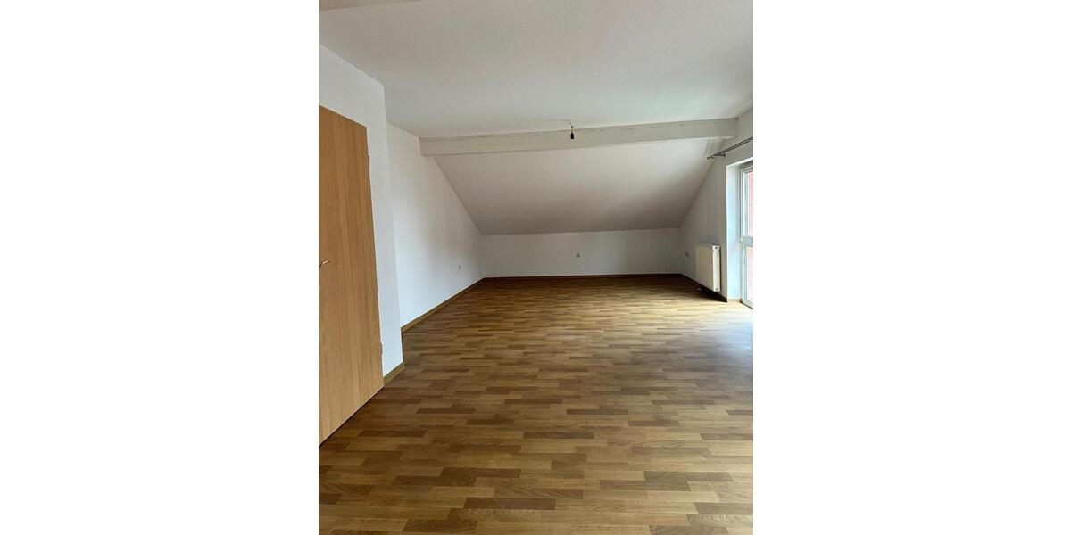 Dachgeschoßwohnung Korbach - 3 Zimmer, 113 m&sup2;, 900&euro; | Angebot:25859901