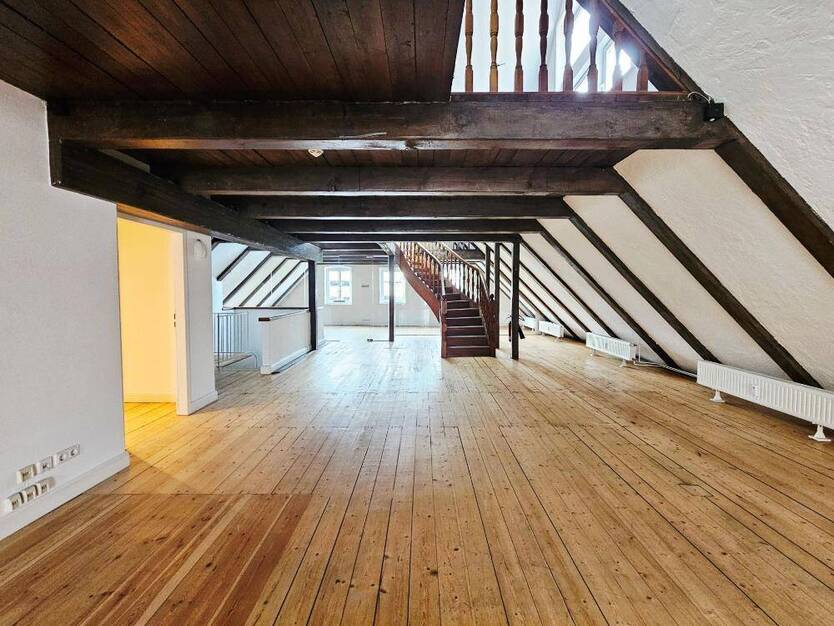 Loftartige Bürofläche mit Dachterrasse
