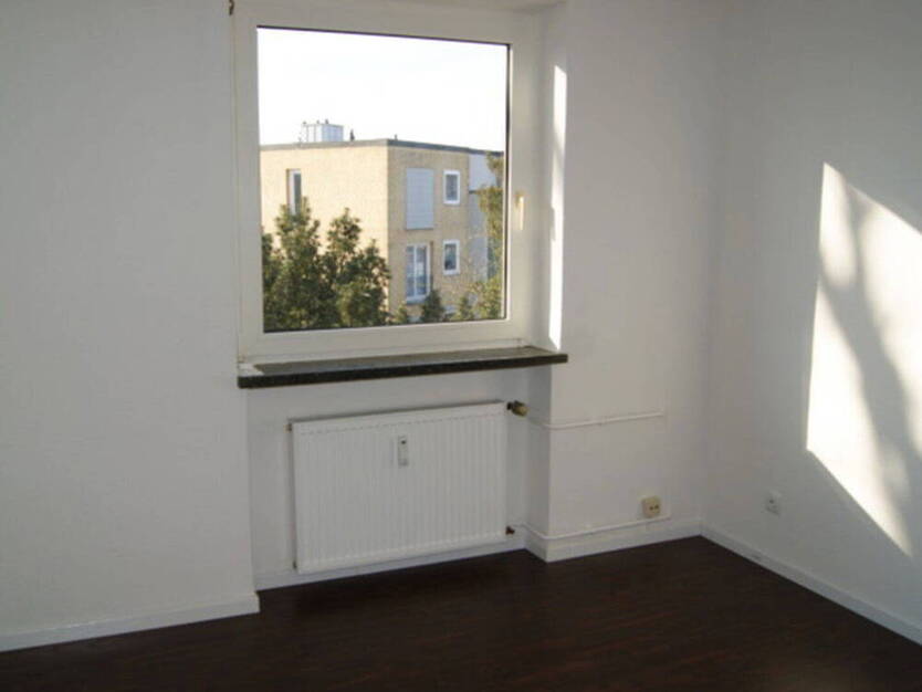 Zentrale 2-Zimmer-Wohnung mit Balkon und Einbauküche in Rellingen
