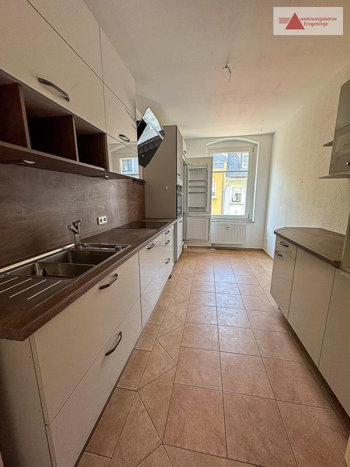 Schicke 2-Raum-Wohnung mit Balkon & Einbauküche in ruhiger, aber zentraler Lage von Aue