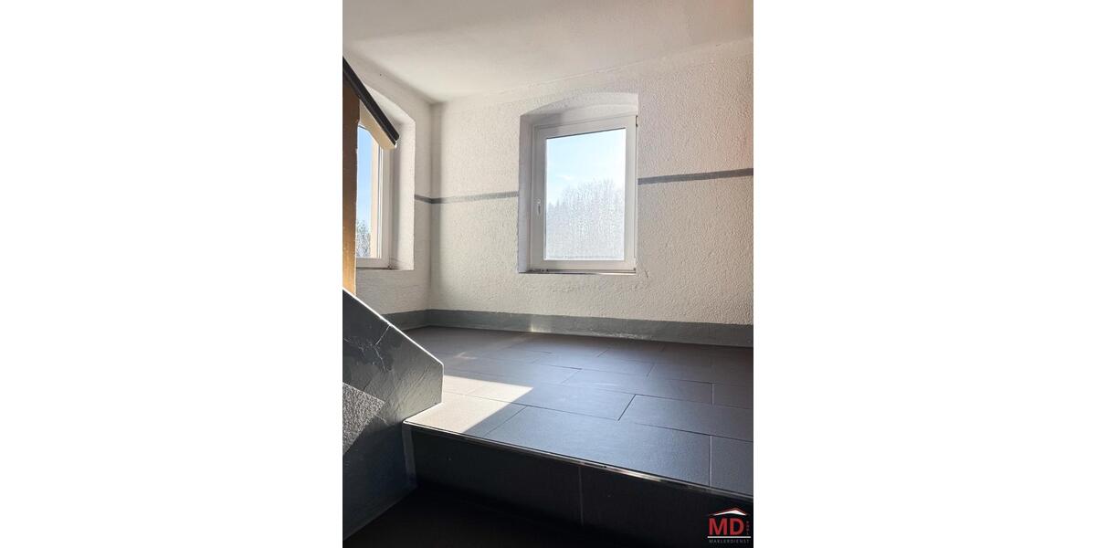 Dachgeschoßwohnung Oelsnitz (Erzgebirge) - 5 Zimmer, 95 m&sup2;, 550&euro; | Angebot:26152231