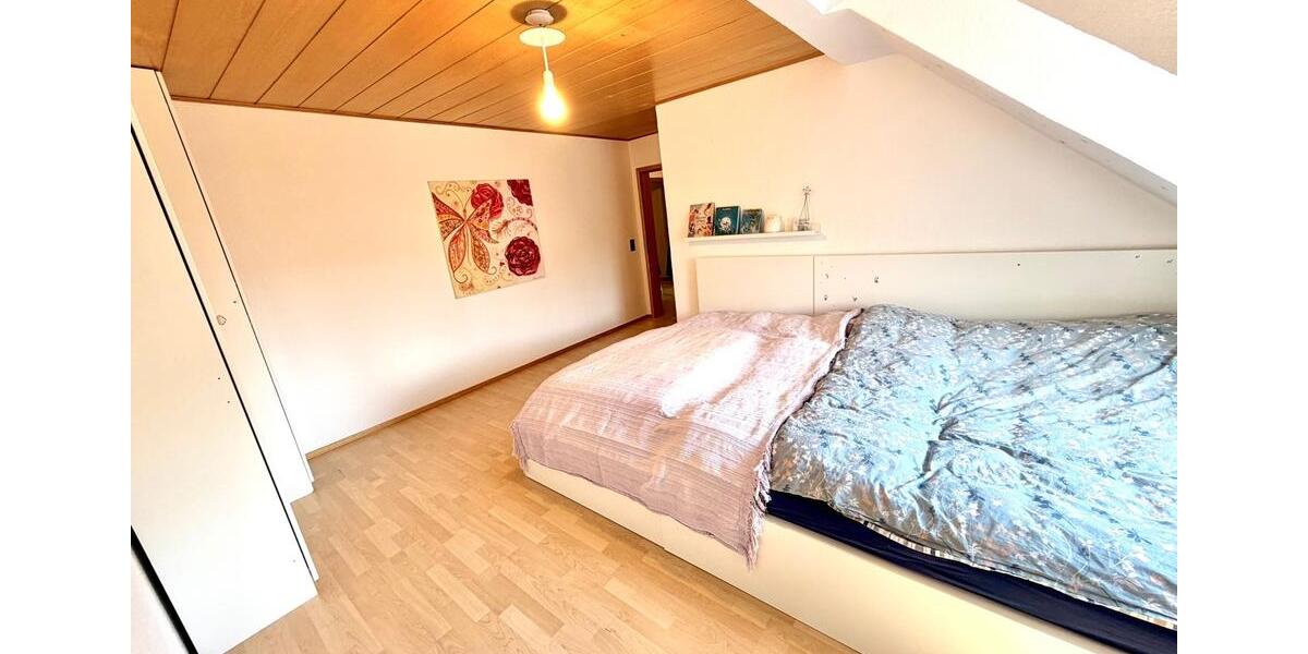 Dachgeschoßwohnung Duisburg - 3 Zimmer, 70 m&sup2;, 900&euro; | Angebot:26546138