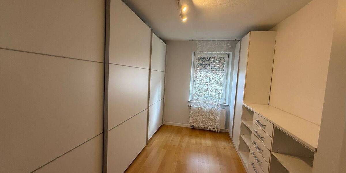 Etagenwohnung Kitzingen Etwashausen - 2 Zimmer, 140 m&sup2;, 1.200&euro; | Angebot:26290891