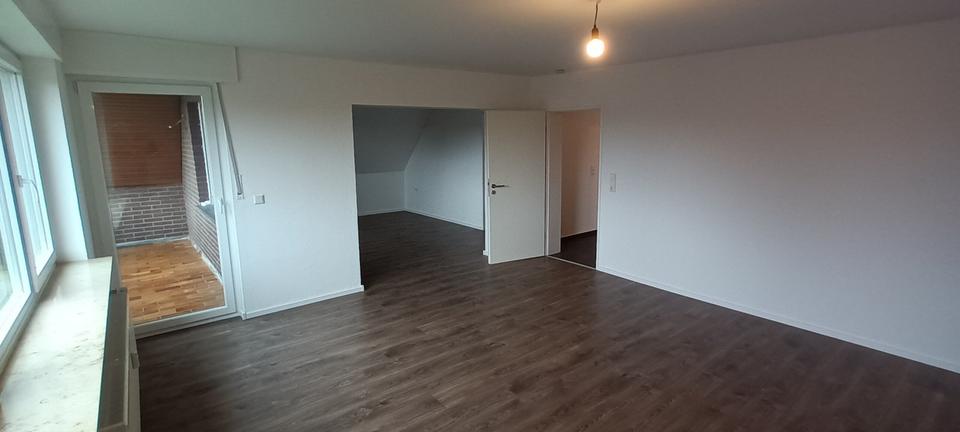 Dachgeschoßwohnung Geeste - 4 Zimmer, 110 m&sup2;, 770&euro; | Angebot:25698822