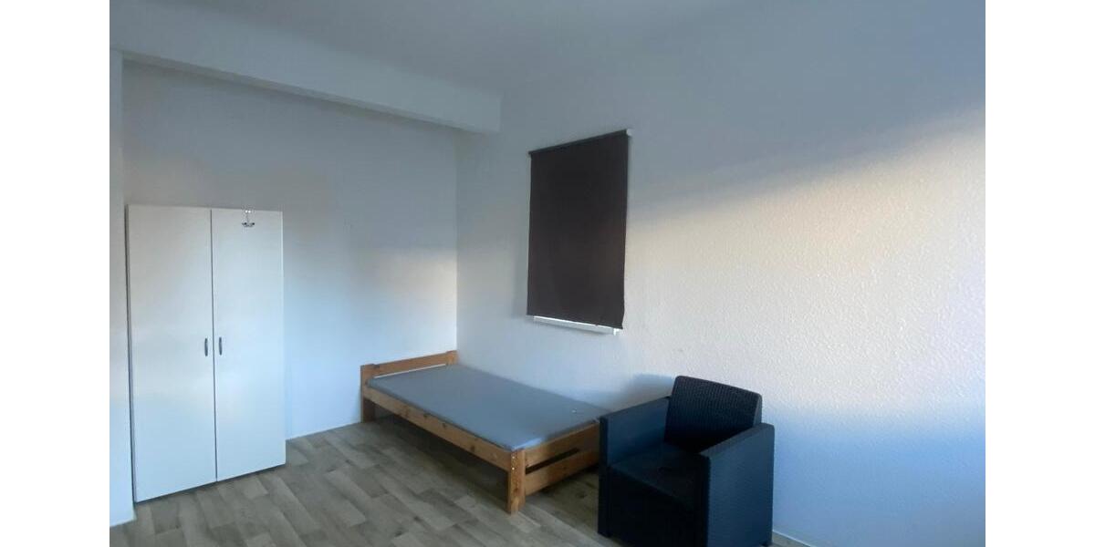 Erdgeschoßwohnung Gotha - 3 Zimmer, 100 m&sup2;, 300&euro; | Angebot:24393346