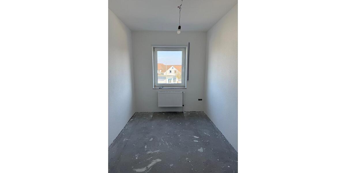 Helle, frisch renovierte Dachgeschosswohnung 5 zimmer