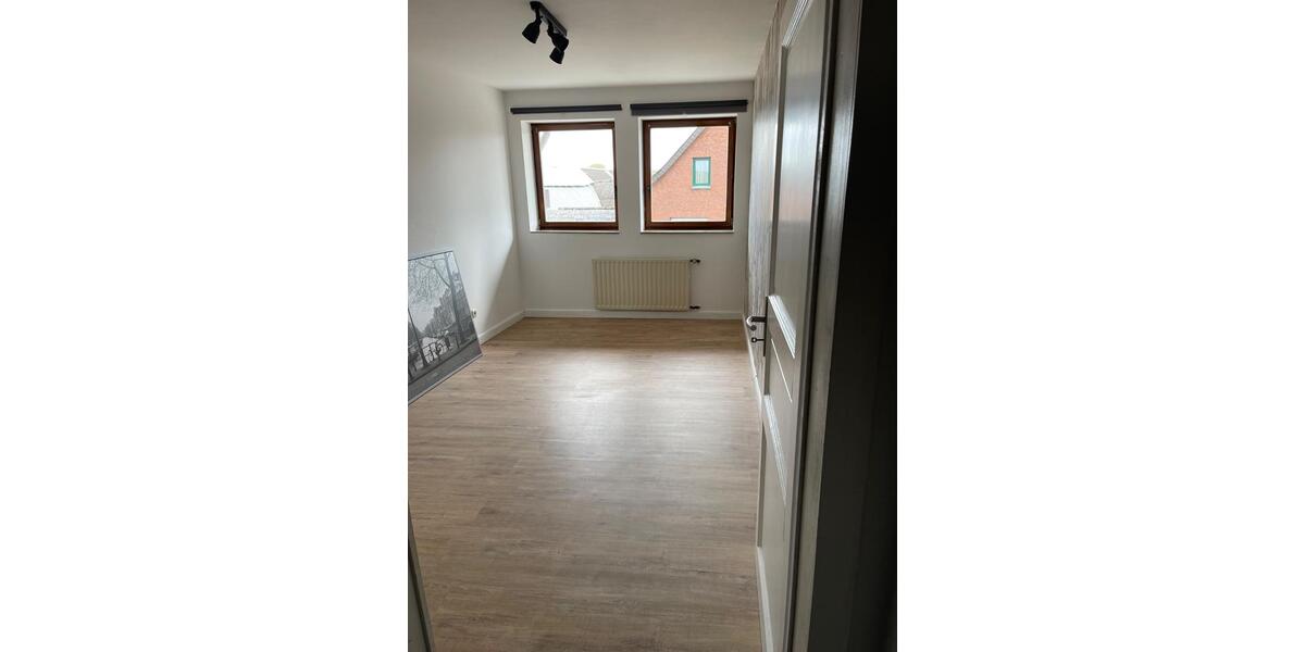 Etagenwohnung Heinsberg - 5 Zimmer, 162 m&sup2;, 1.200&euro; | Angebot:23869914