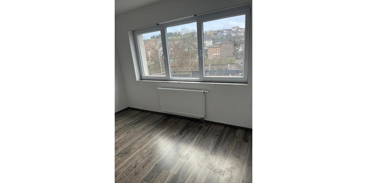 Etagenwohnung Burgbrohl - 4 Zimmer, 100 m&sup2;, 850&euro; | Angebot:25993415