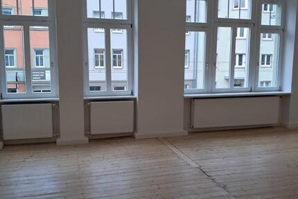 Große 4-Zimmer-Altbauwohnung in zentraler Lage 1.OG 4 zimmer